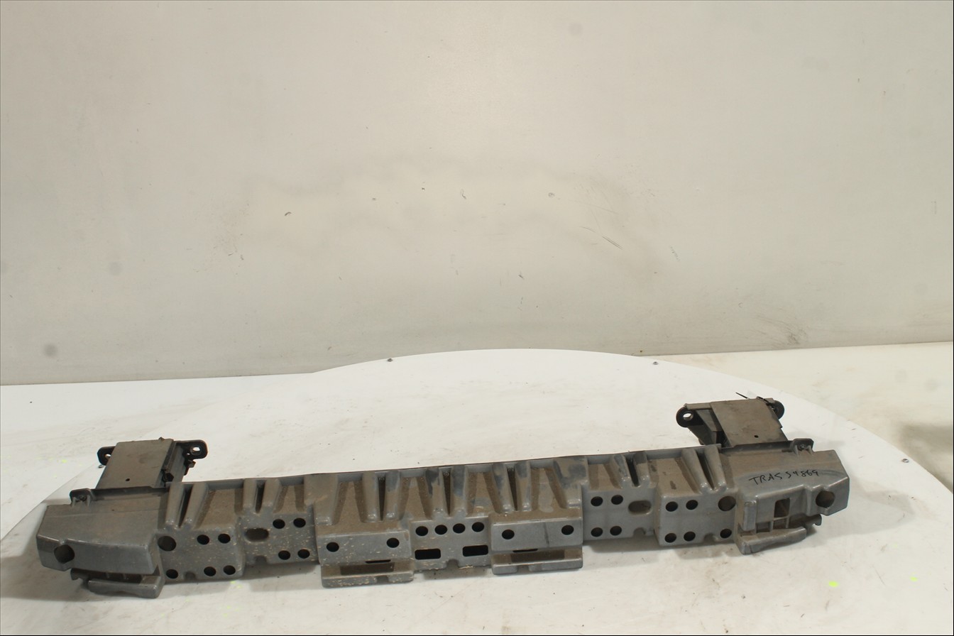 Traviesa paragolpes Tra.