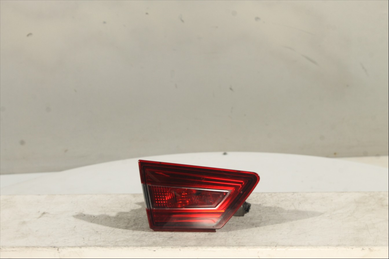 Piloto interior Tra. Izq.