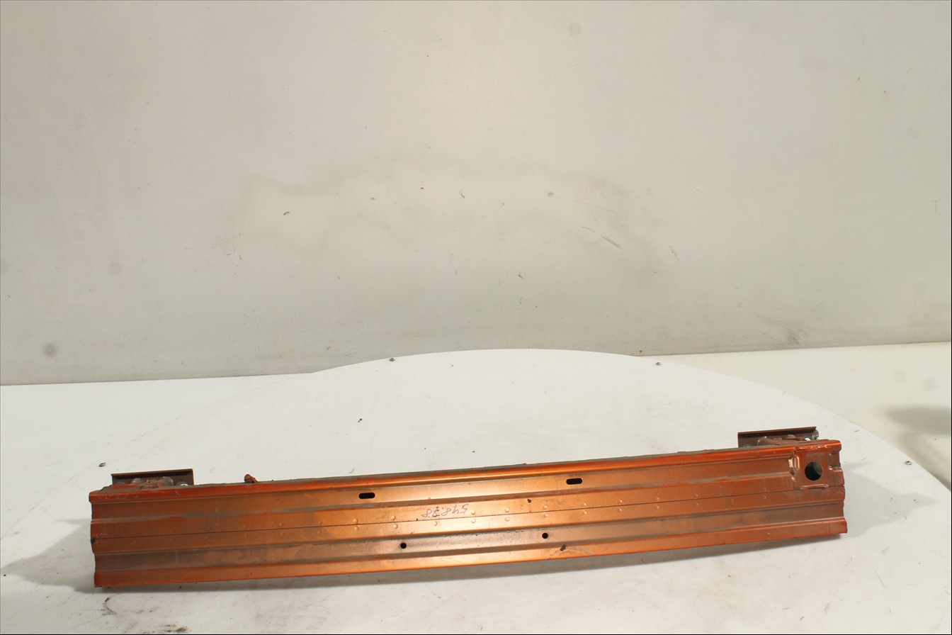 Traviesa paragolpes Tra.