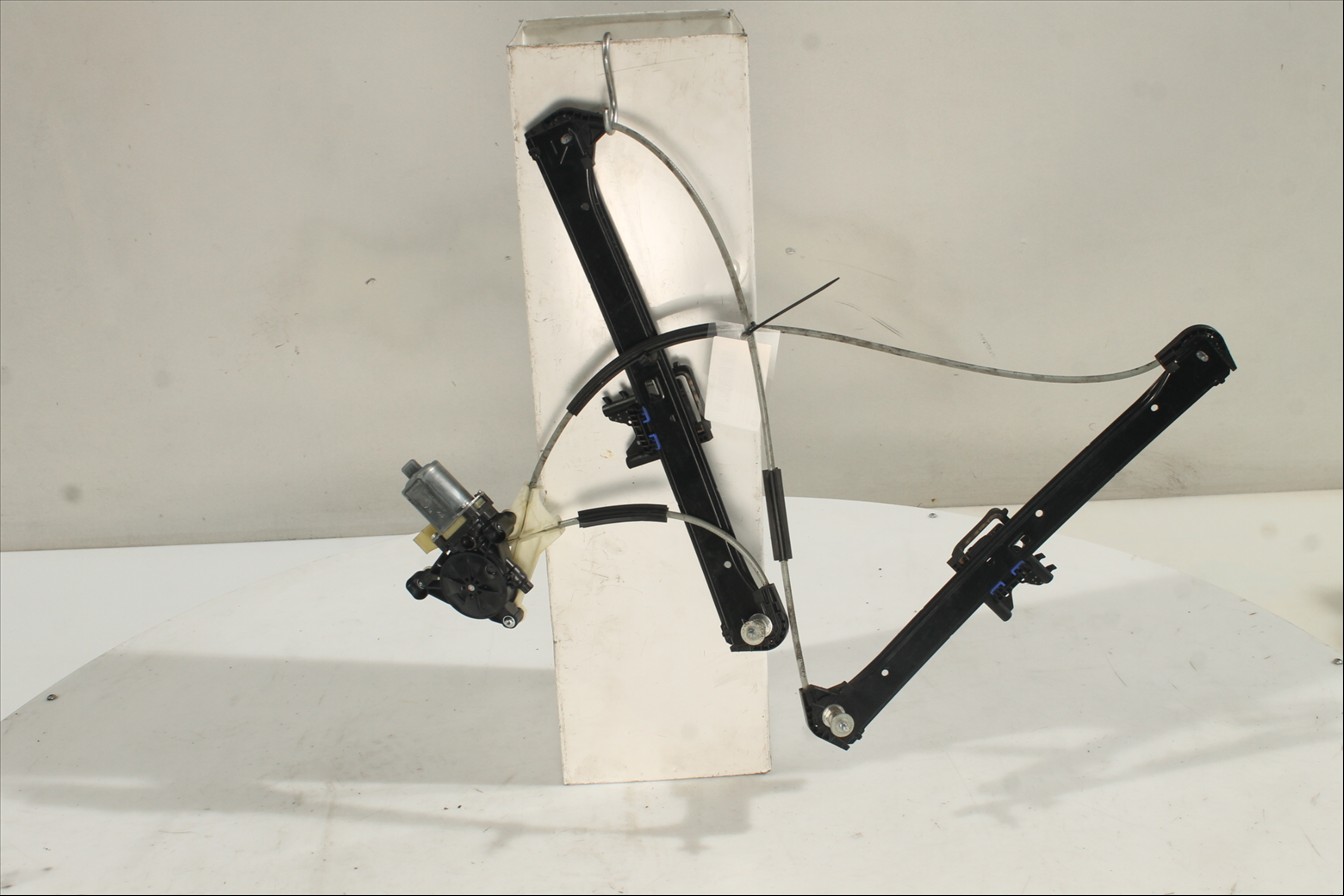 Elevalunas eléctrico puerta Del. Der.