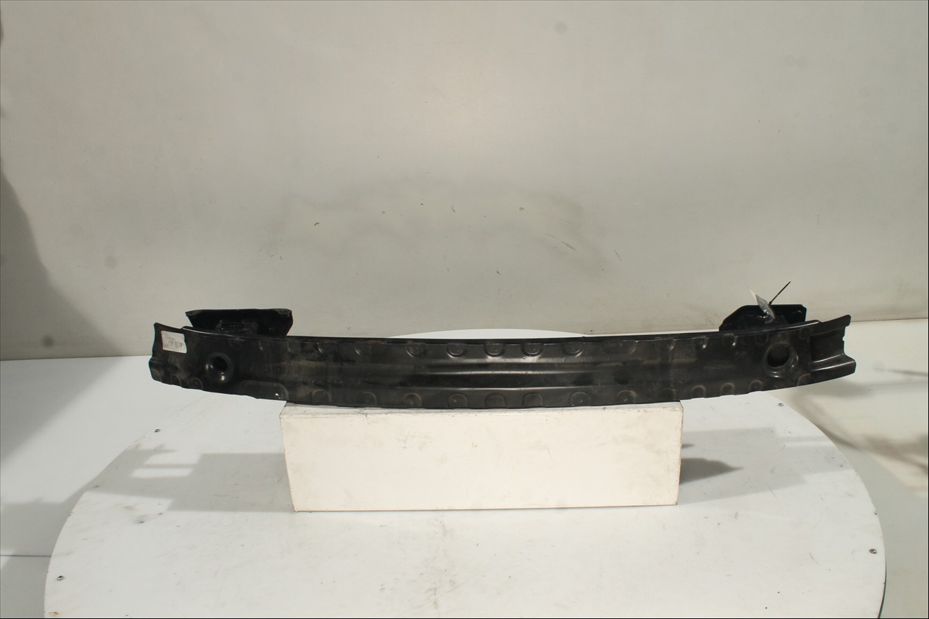 Traviesa paragolpes Tra.