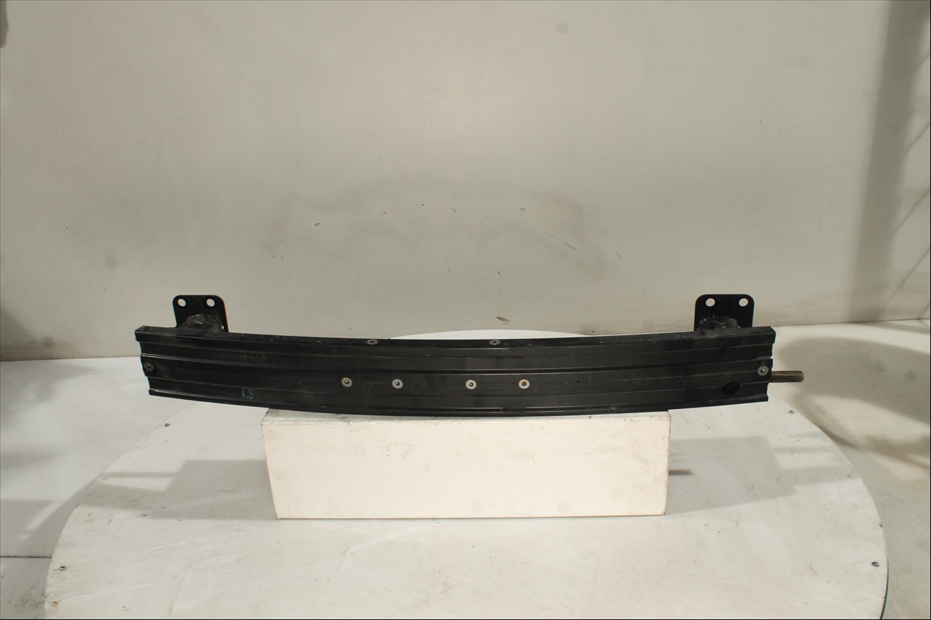 Traviesa paragolpes Del.