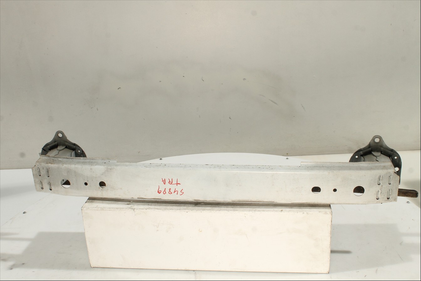 Traviesa paragolpes Tra.