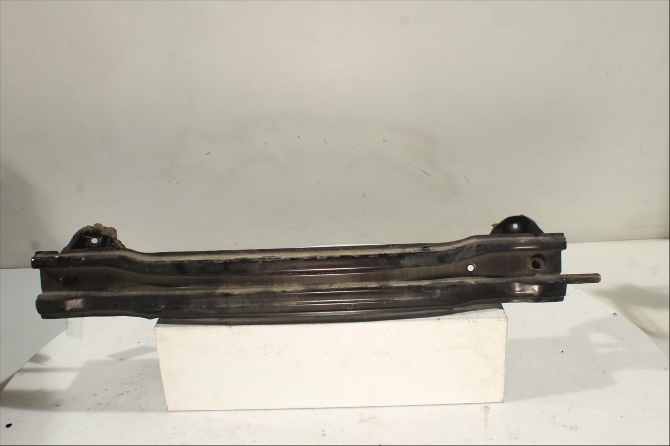 Traviesa paragolpes Tra.