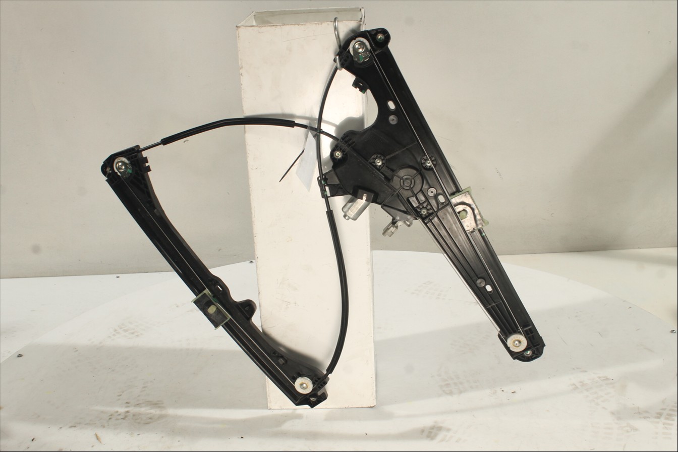 Elevalunas eléctrico puerta Del. Der.