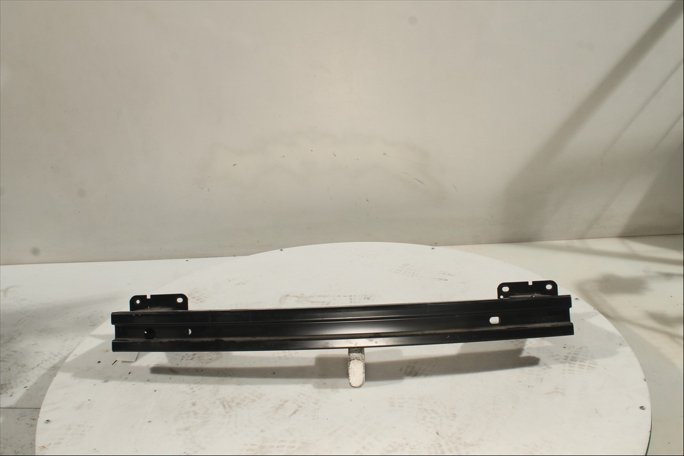 Traviesa paragolpes Tra.