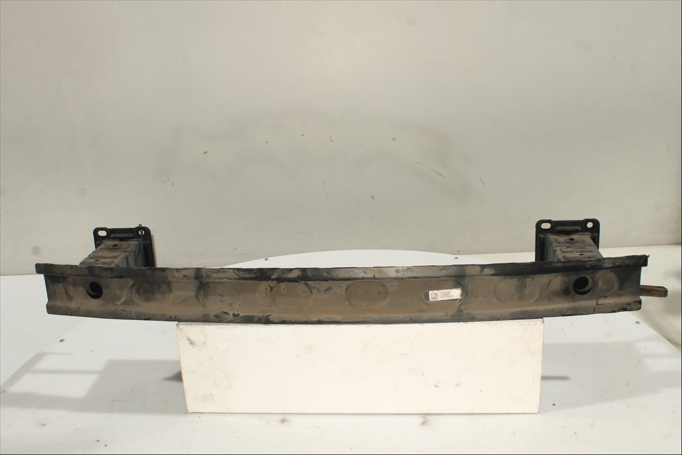 Traviesa paragolpes Tra.