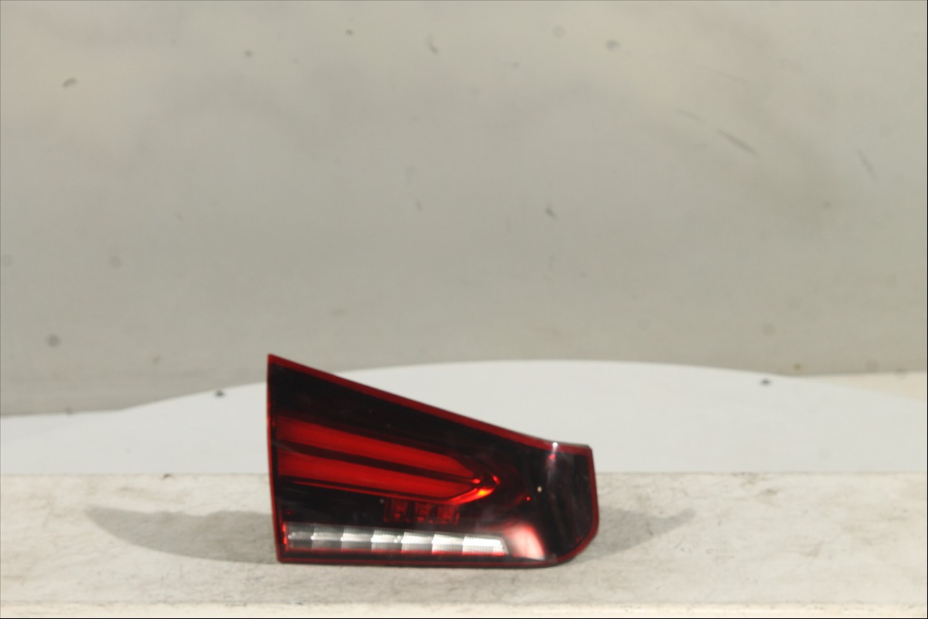 Piloto interior Tra. Izq.