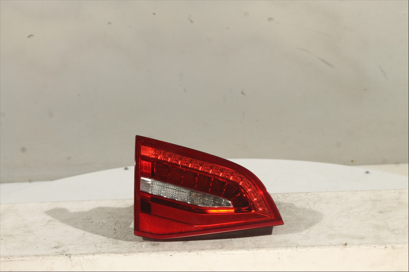 Piloto interior Tra. Izq.