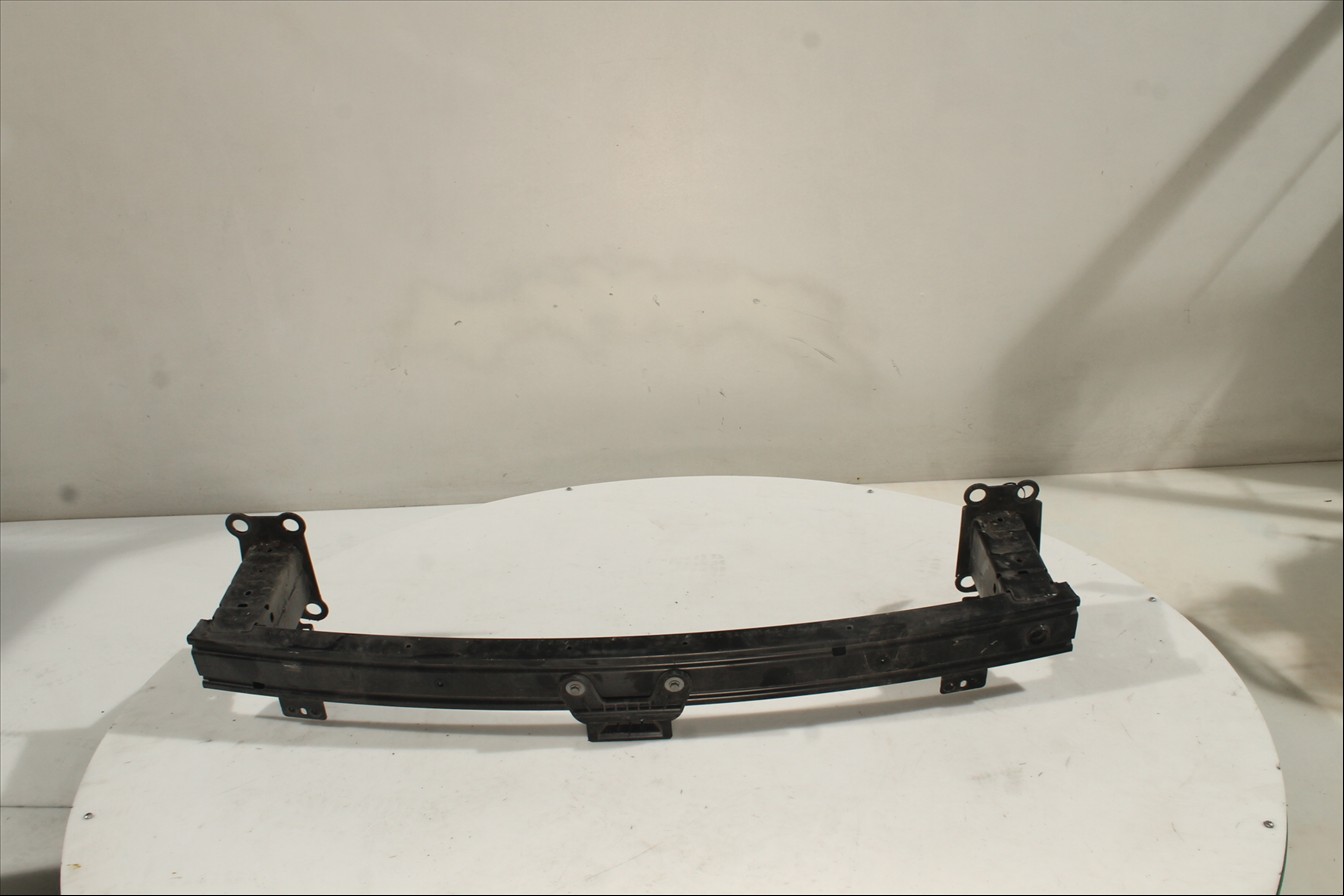 Traviesa paragolpes Del.