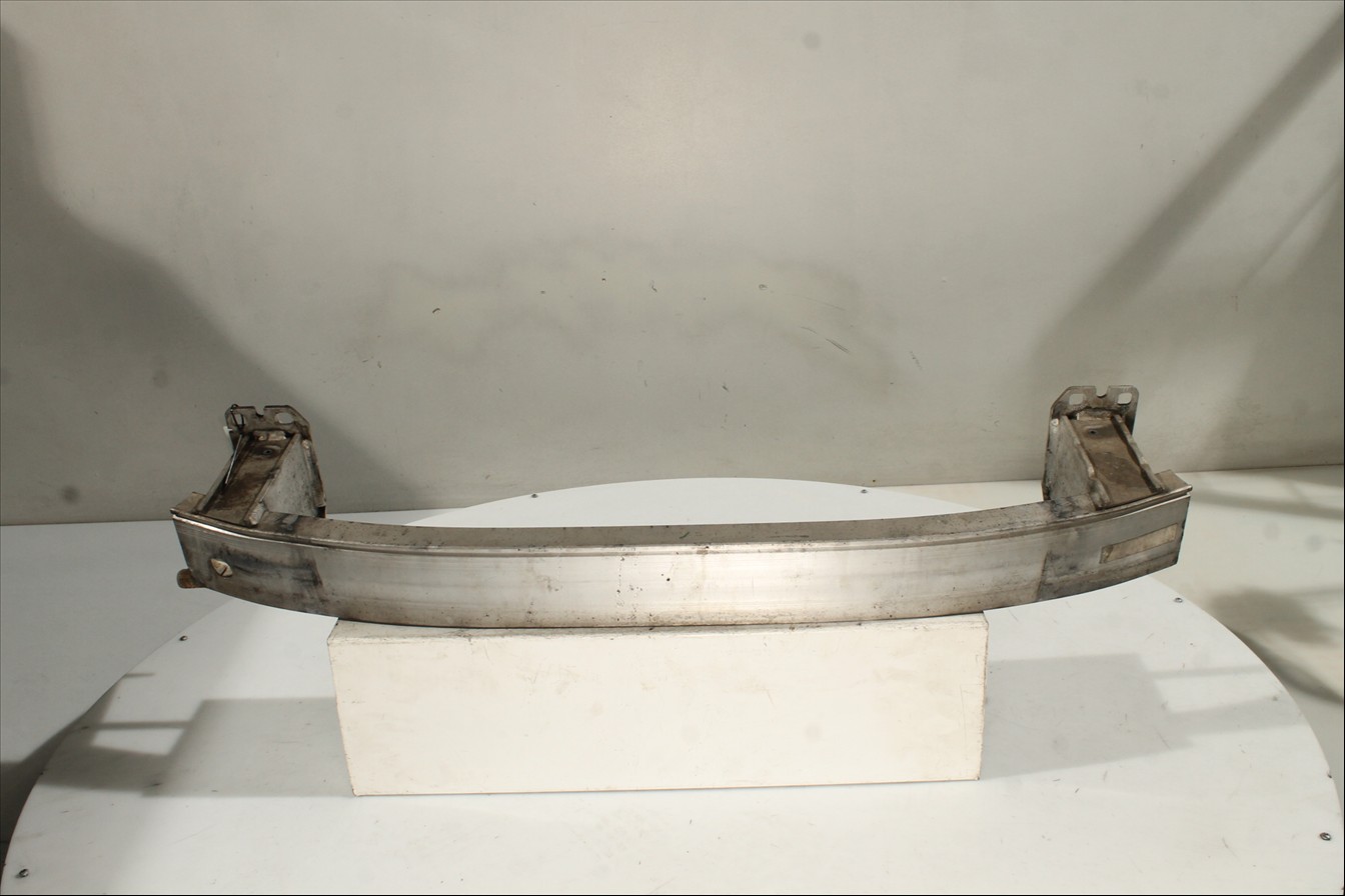 Traviesa paragolpes Del.