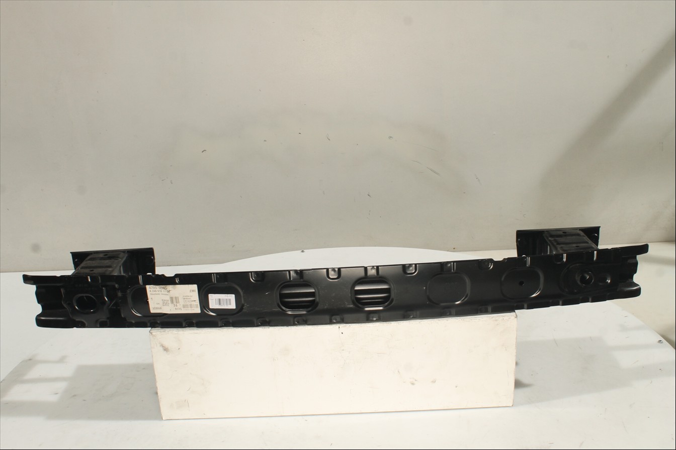 Traviesa paragolpes Tra.