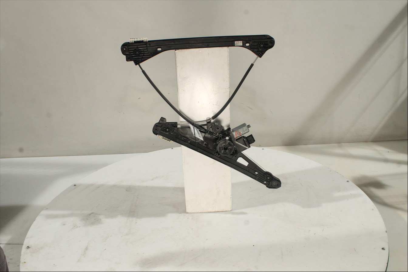 Elevalunas eléctrico puerta Del. Der.