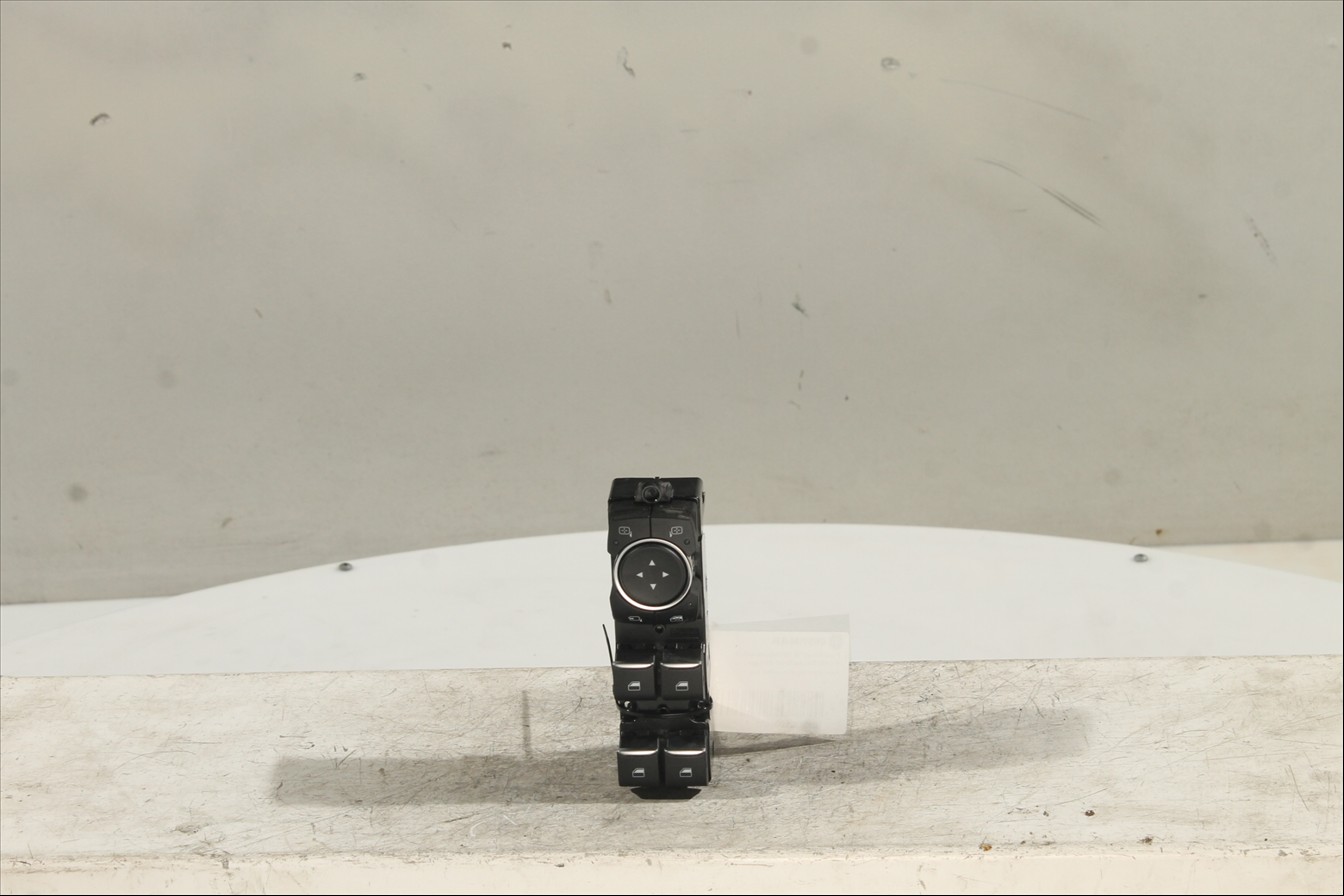 Interruptor elevalunas Del. Izq.