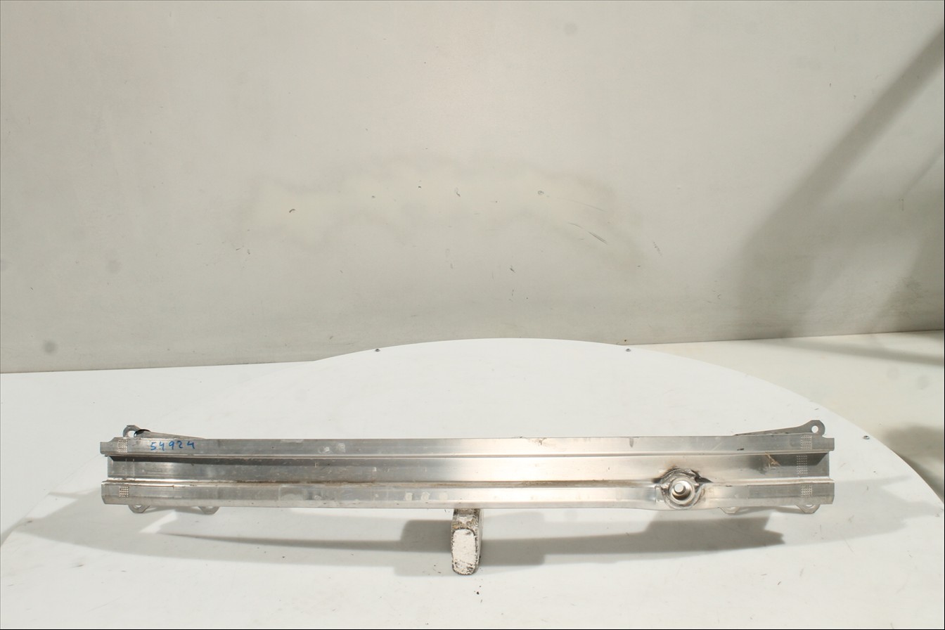 Traviesa paragolpes Tra.