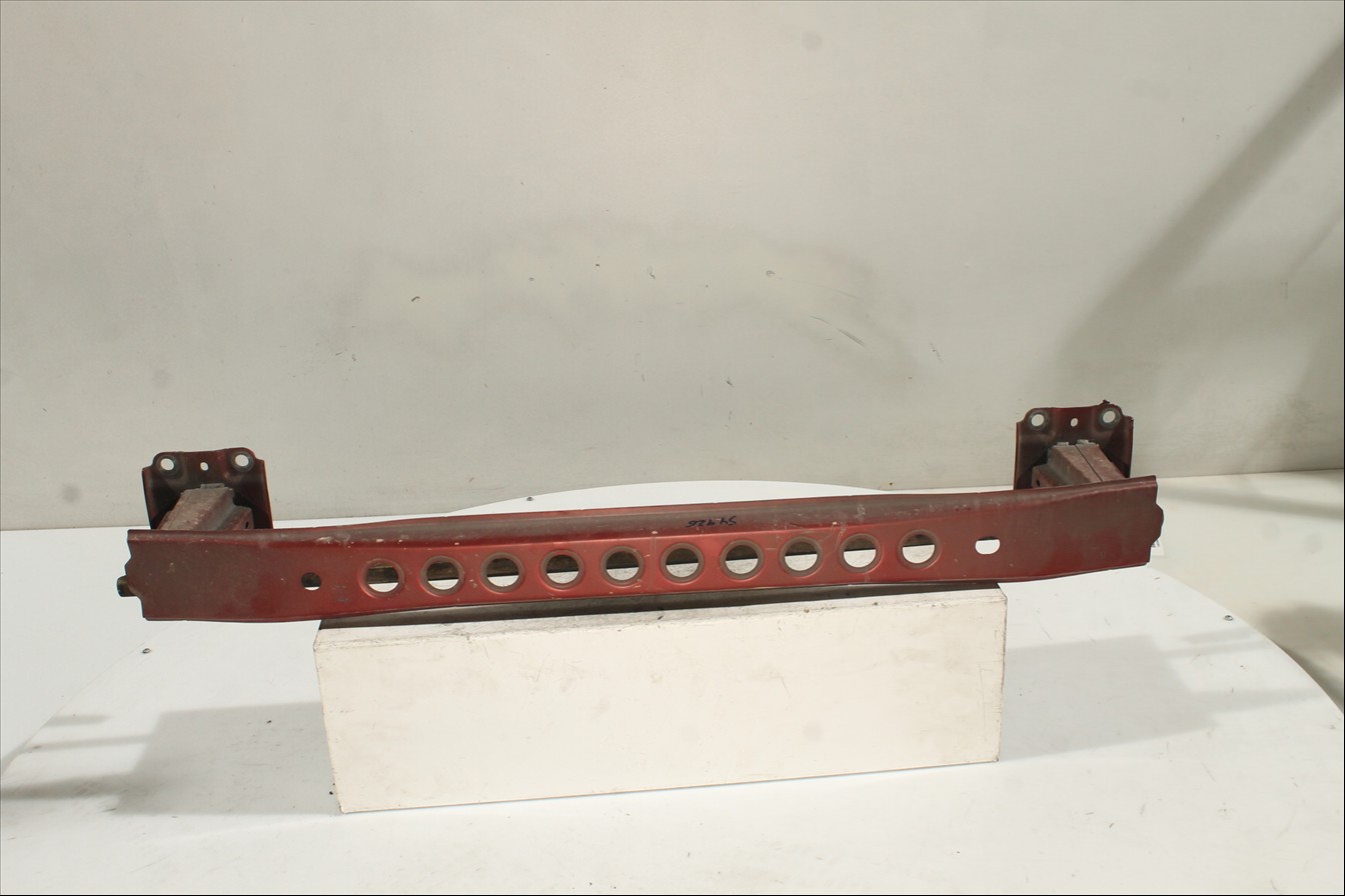 Traviesa paragolpes Tra.