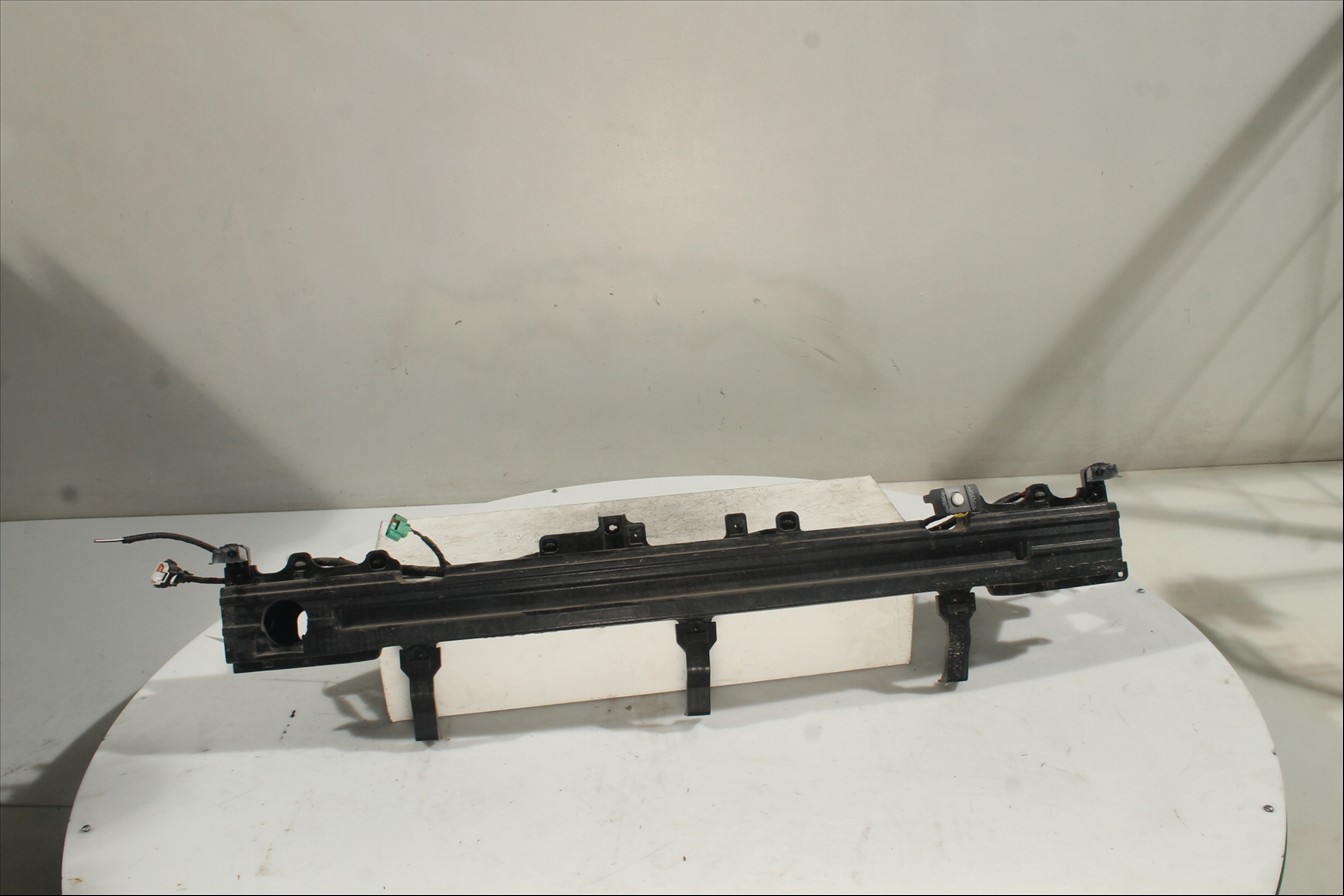 Traviesa paragolpes Tra.