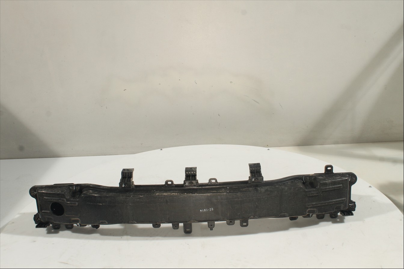 Traviesa paragolpes Tra.