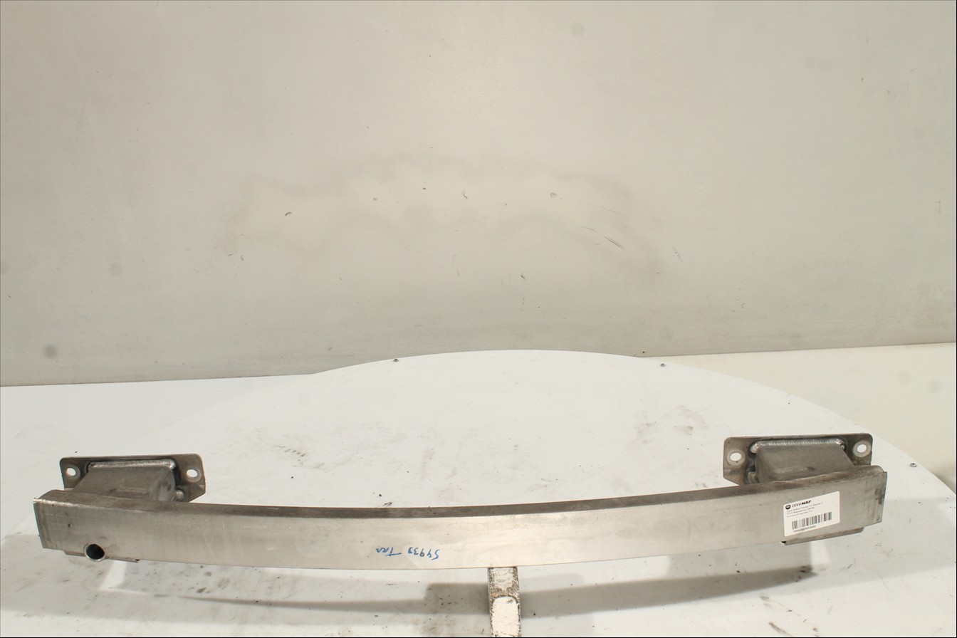 Traviesa paragolpes Tra.