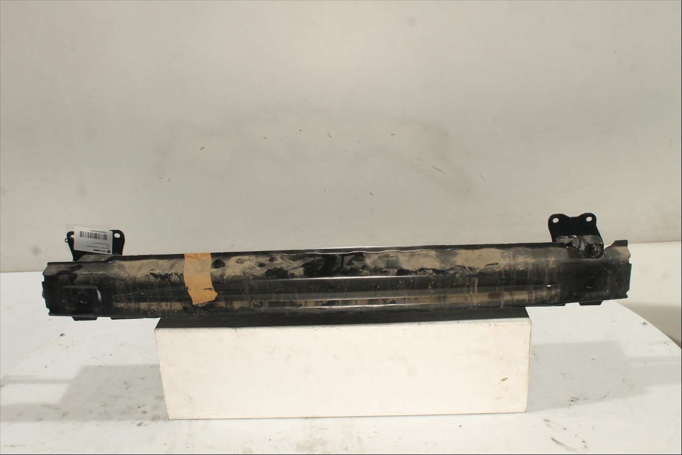 Traviesa paragolpes Tra.