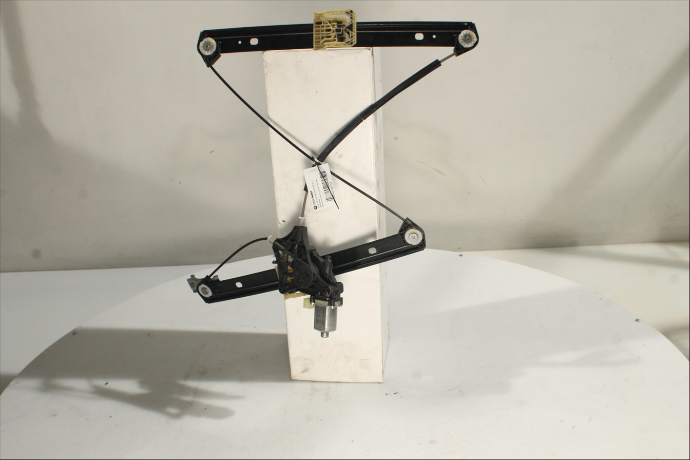 Elevalunas eléctrico puerta Del. Der.