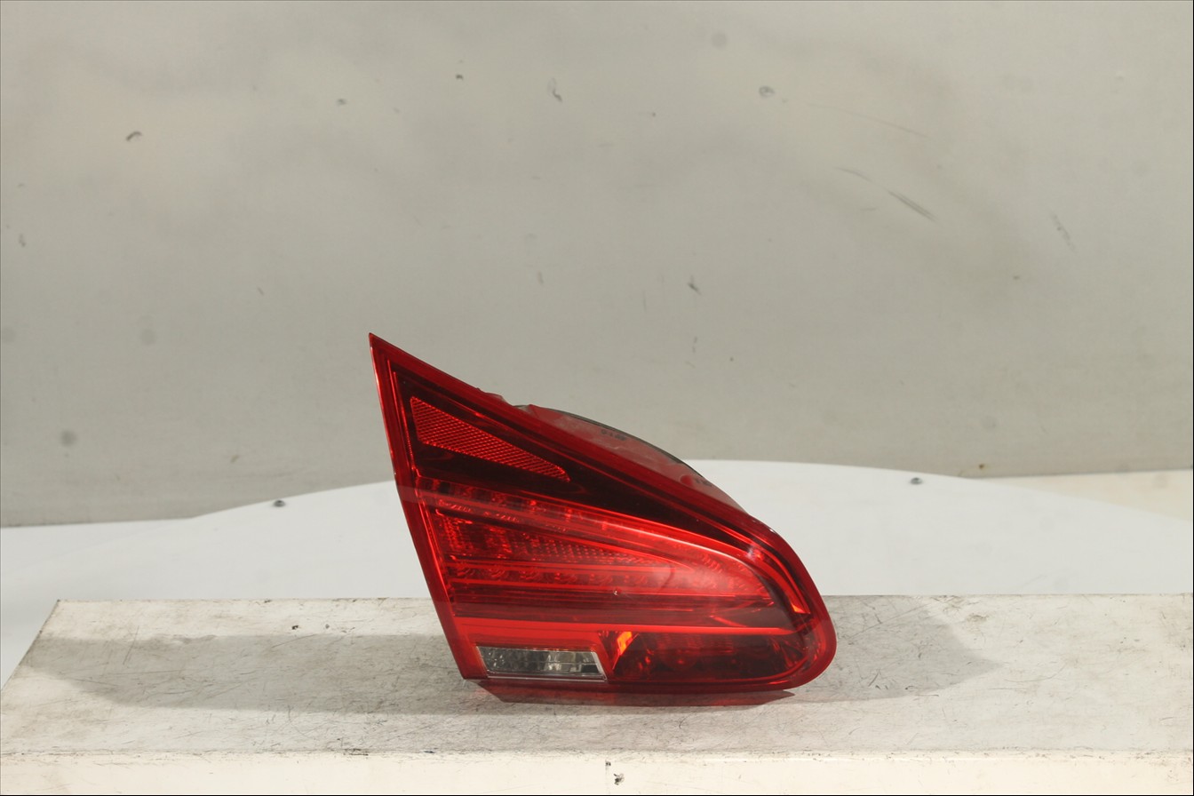 Piloto interior Tra. Izq.