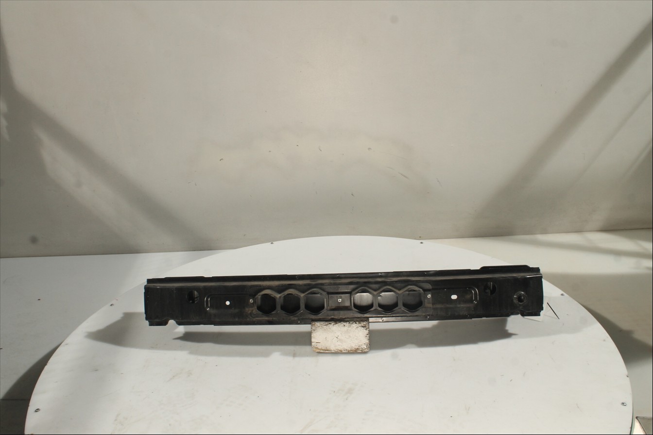 Traviesa paragolpes Tra.