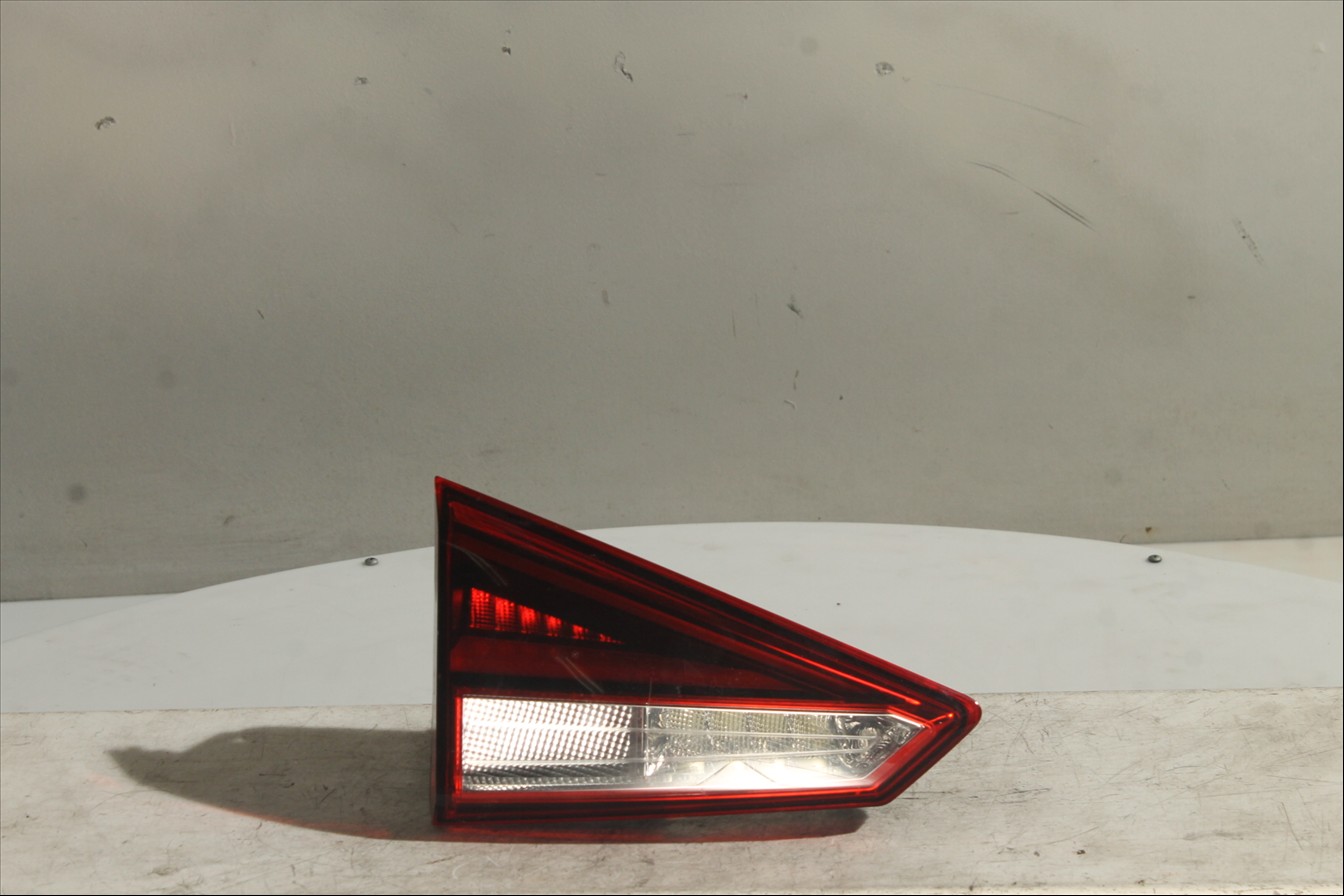 Piloto interior Tra. Izq.