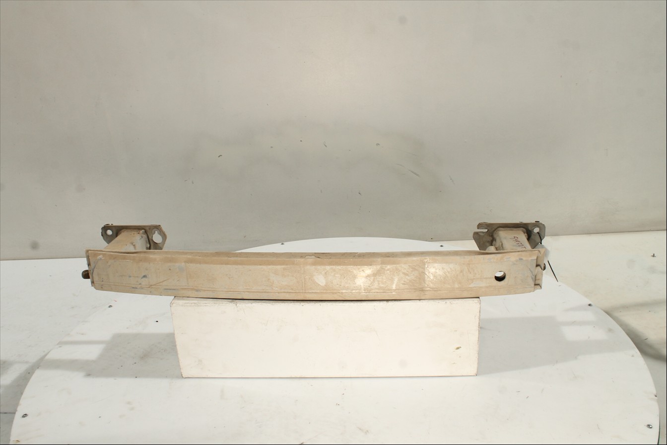 Traviesa paragolpes Tra.