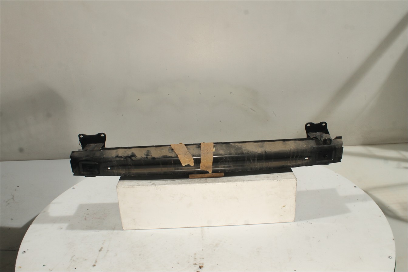 Traviesa paragolpes Tra.