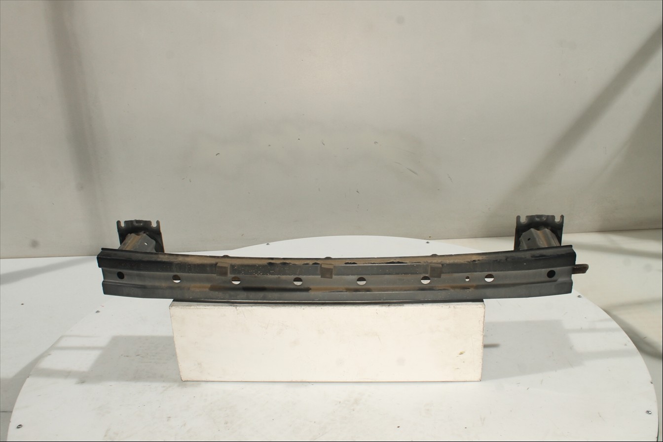 Traviesa paragolpes Tra.