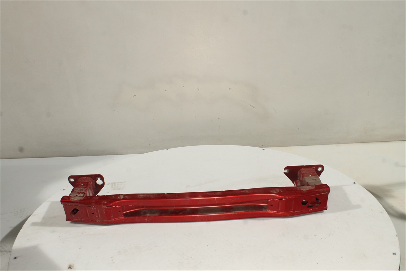 Traviesa paragolpes Tra.