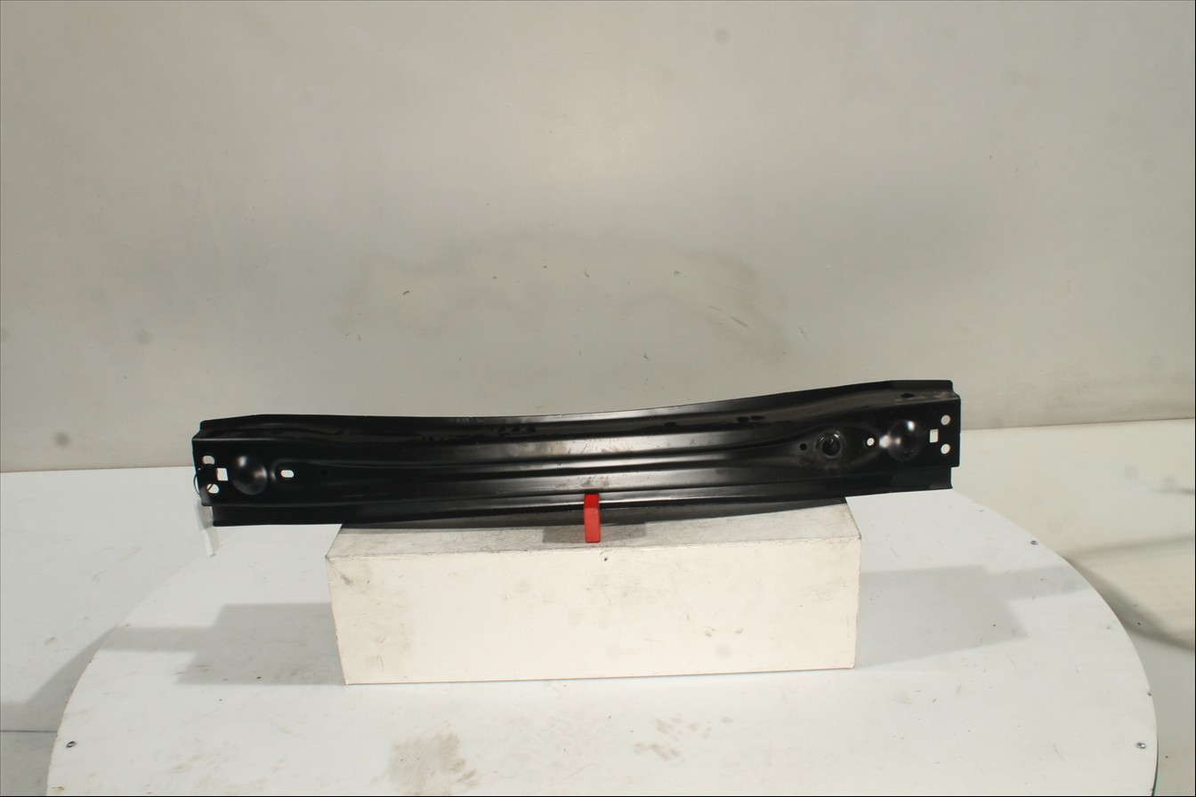 Traviesa paragolpes Tra.