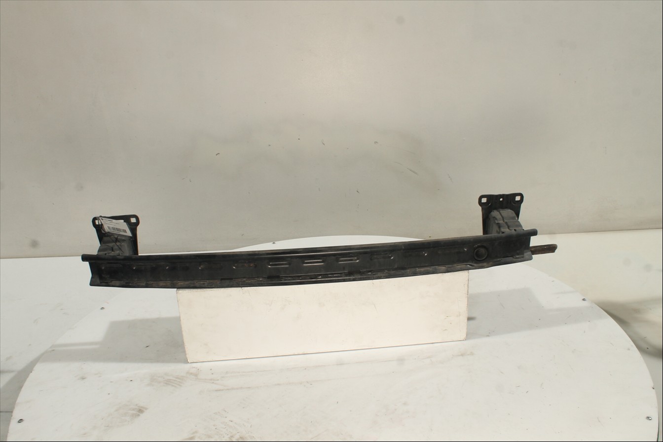 Traviesa paragolpes Tra.