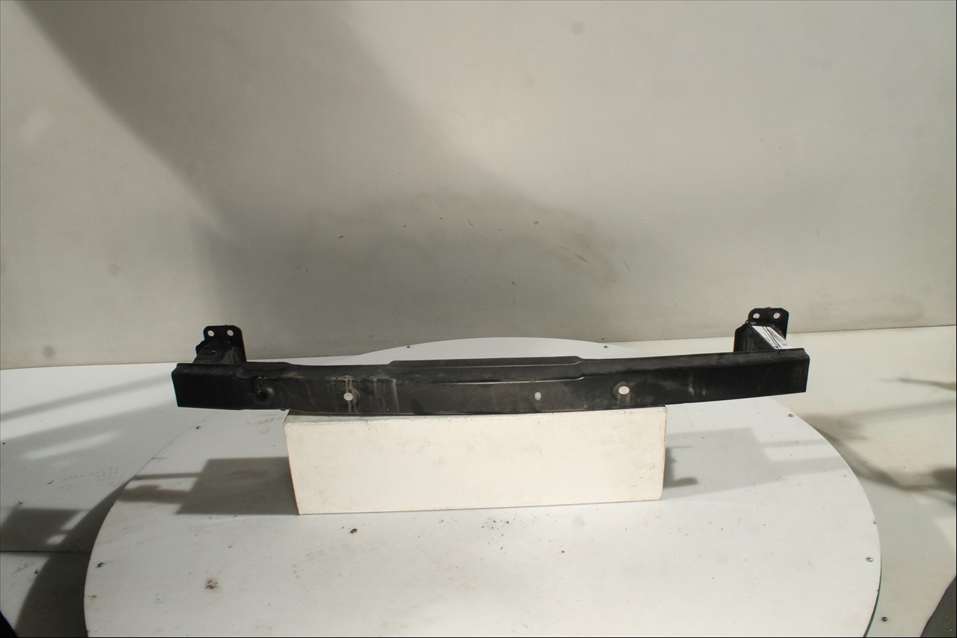 Traviesa paragolpes Tra.