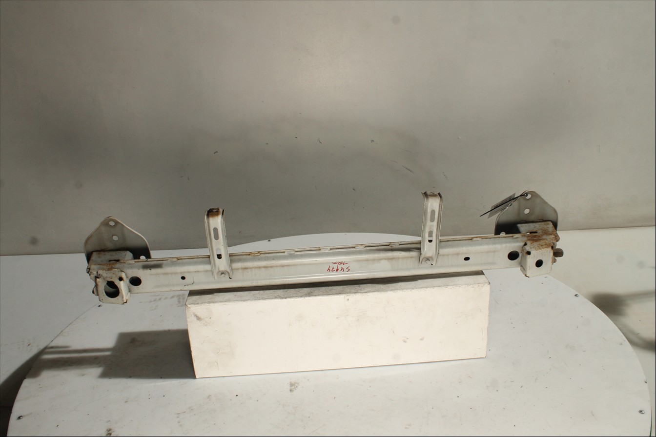 Traviesa paragolpes Tra.