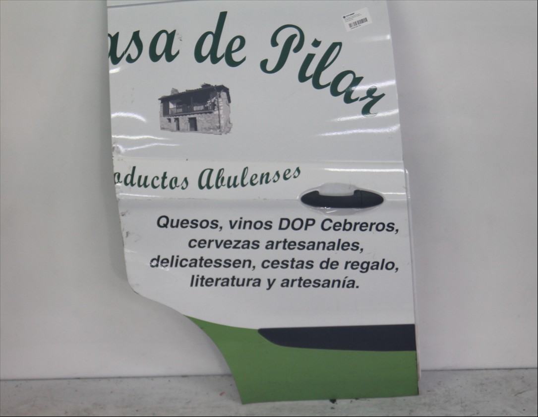 Puerta lateral Der.