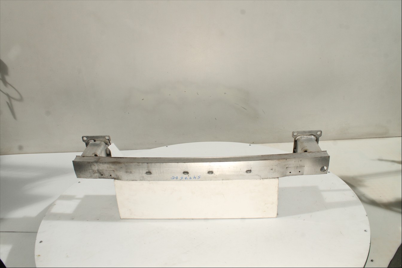 Traviesa paragolpes Del.