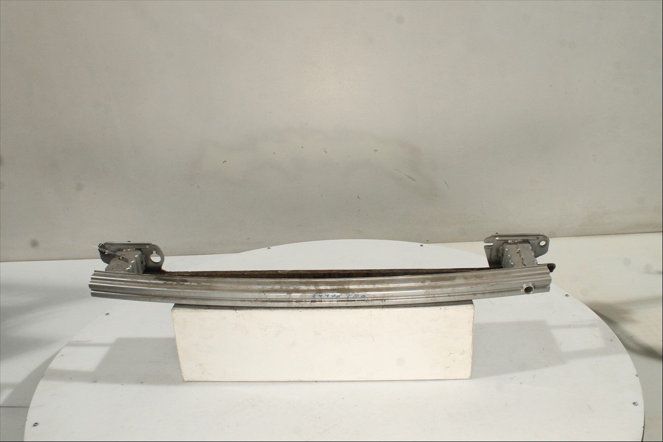 Traviesa paragolpes Tra.