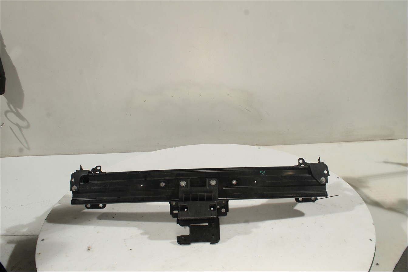 Traviesa paragolpes Del.