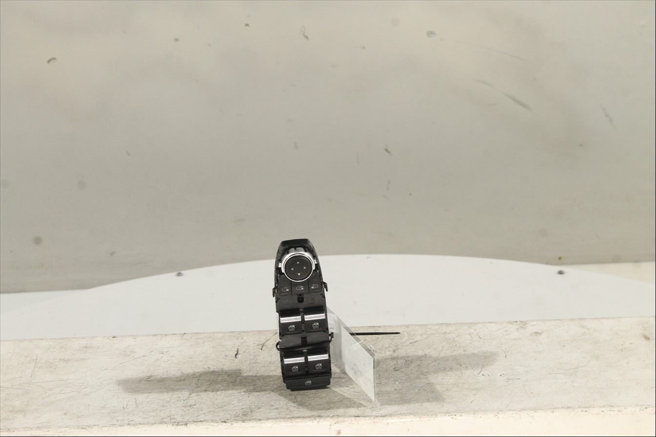 Interruptor elevalunas Del. Izq.