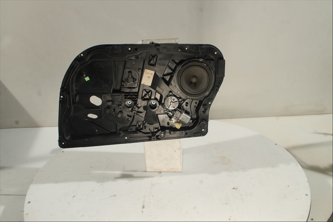 Elevalunas eléctrico puerta Del. Der.