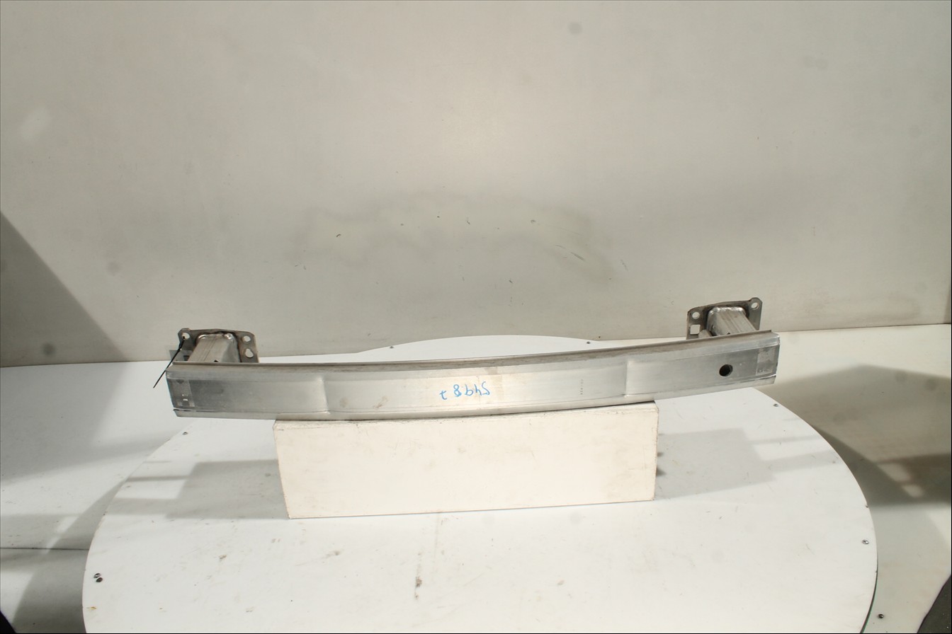 Traviesa paragolpes Del.