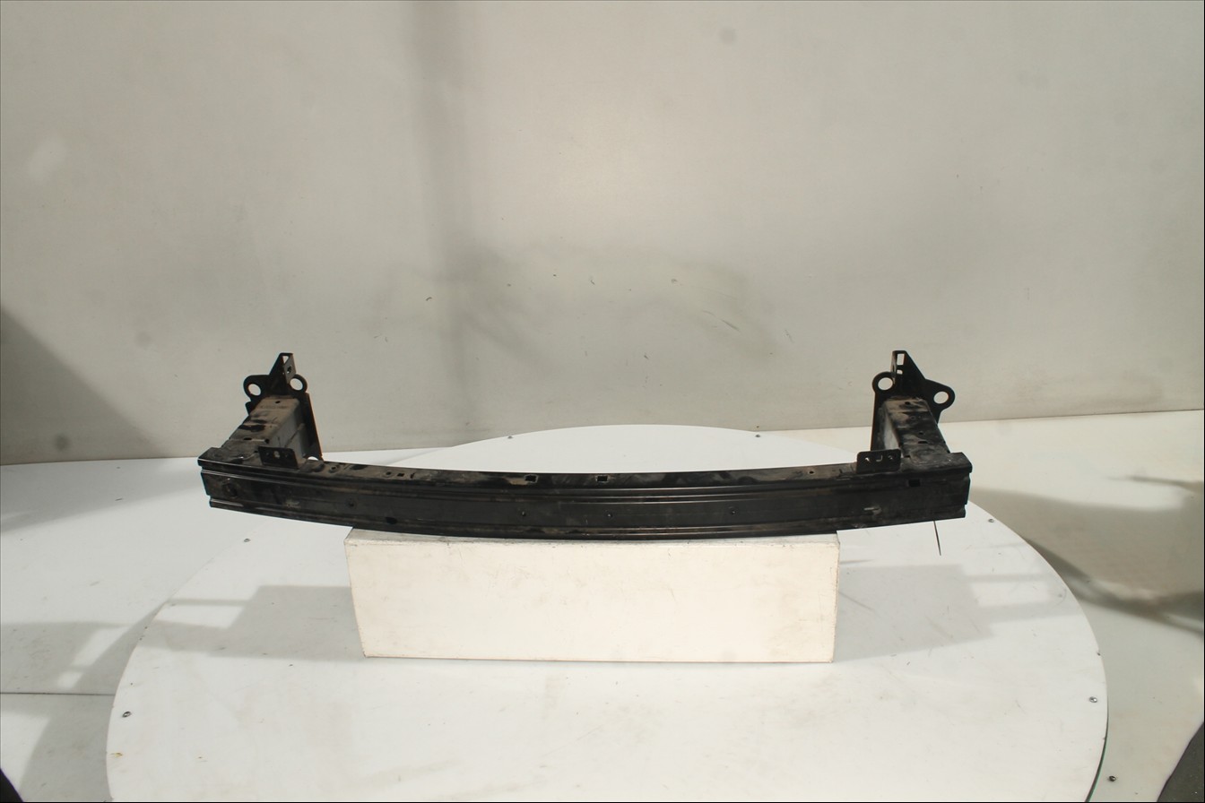 Traviesa paragolpes Del.