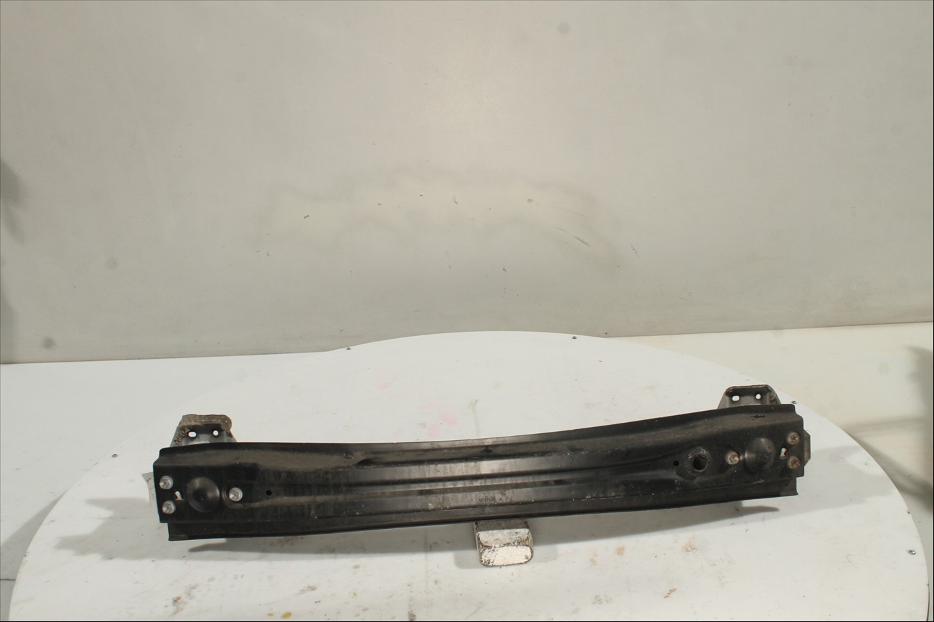 Traviesa paragolpes Tra.