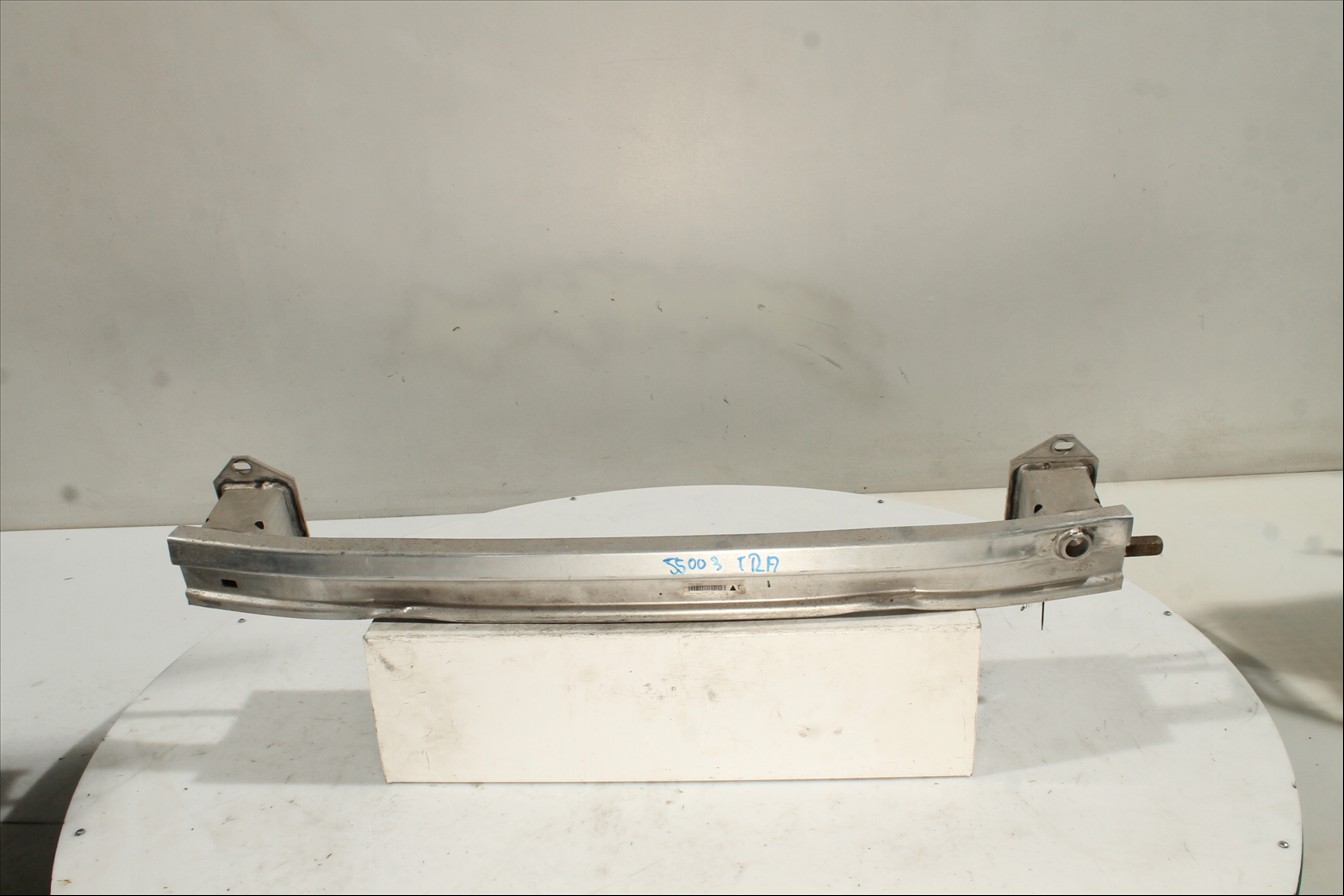 Traviesa paragolpes Tra.