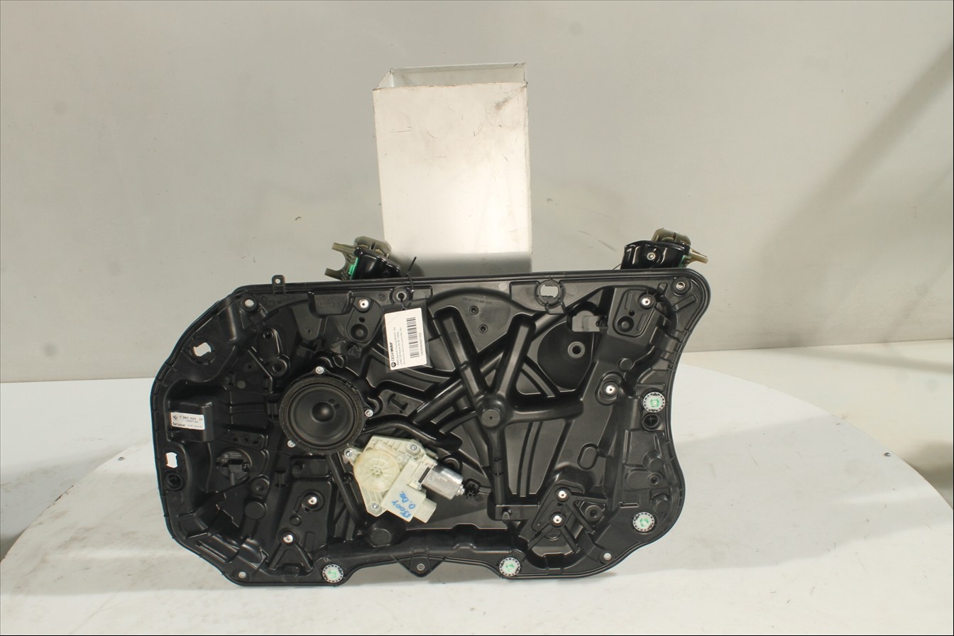 Elevalunas eléctrico puerta Del. Der.