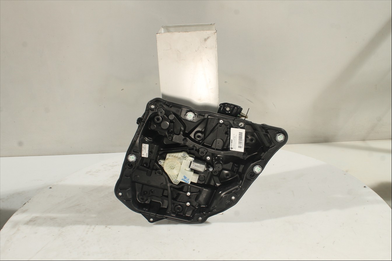 Elevalunas eléctrico puerta Tra. Der.