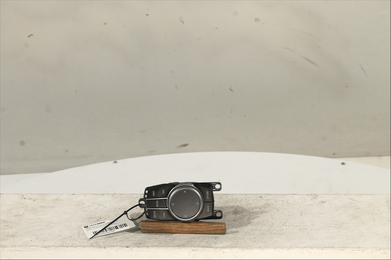 Mando control pantalla informacion