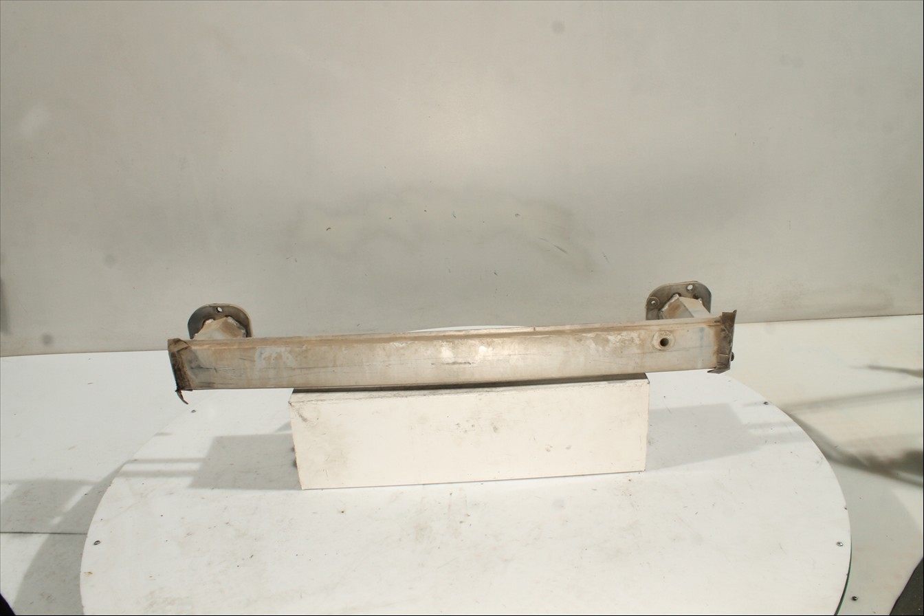 Traviesa paragolpes Tra.